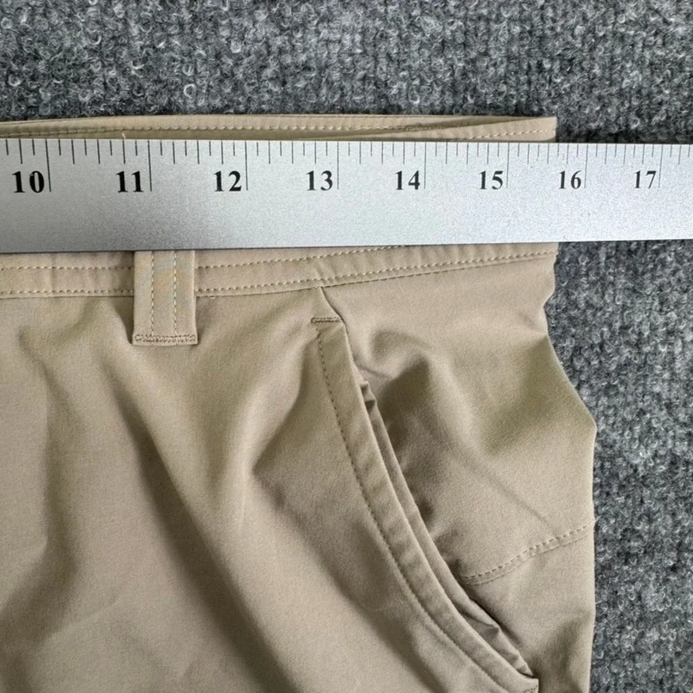 Under Armour Cargo Shorts Mens 30 Hiking Outdoor Polyester Stretch Tan Khaki